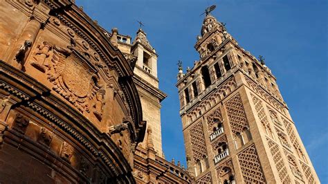 Nhà thờ Giralda: Kiệt tác kiến trúc Moorish và một cái nhìn toàn cảnh thành phố Seville!