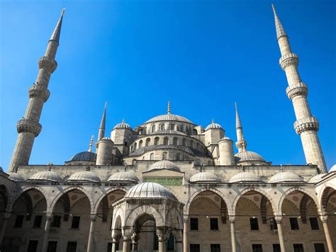 Şahkulu Camii: Một Kiệt Tác Kiến Trúc Ottoman Lộng Lẫy và Vẻ Đẹp Thời Gian!