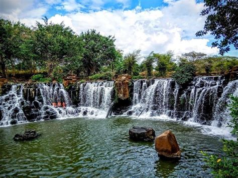  Thác Giang Long: Bí ẩn Lịch Sử Và vẻ đẹp hùng vĩ!